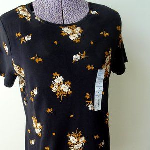 NWT - Croft & Barrow Black with Gold Floral Cotton SS Tee - Size Med.